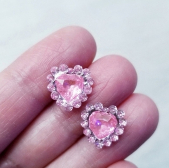 "BUNDLES ONLY" Mini Pink Hearth Earrings - Picture 1 of 7